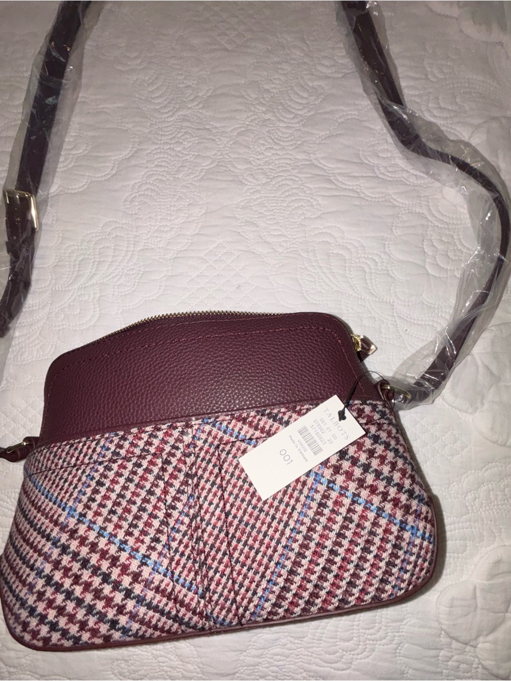 3 beautiful handbags  for $115.00!
A Bundle deal. I like new condition!